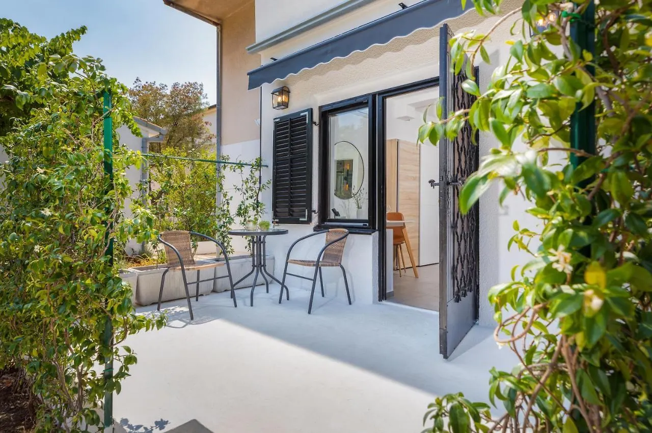 3 Minutes From The Beach: Lovely Studio Apartment Pula 0*,  Croatia