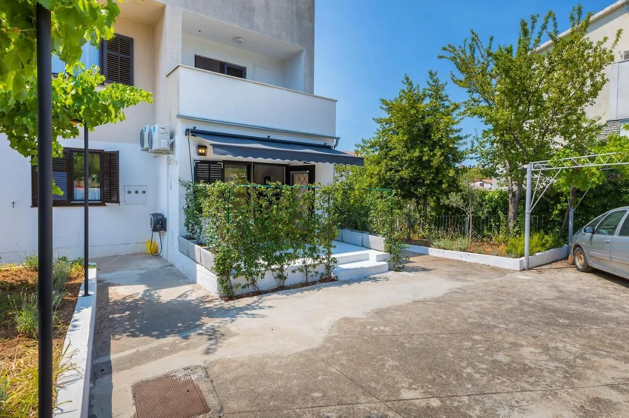 3 Minutes From The Beach: Lovely Studio Apartment Pula